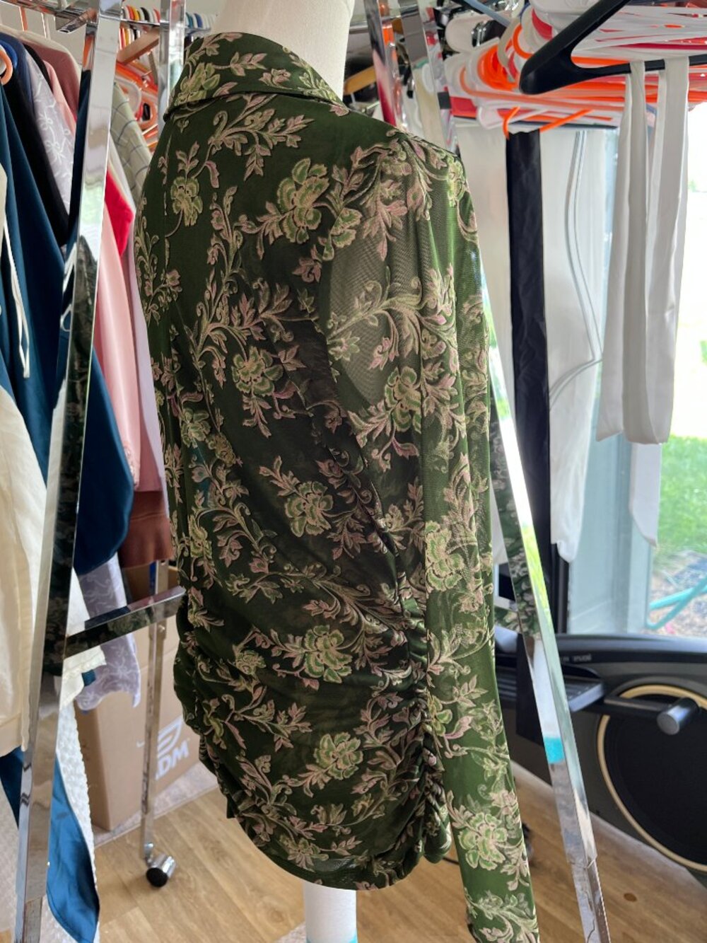 Susan Graver Printed Mesh Ruched Snap Front Top Green Floral S - Picture 7 of 12